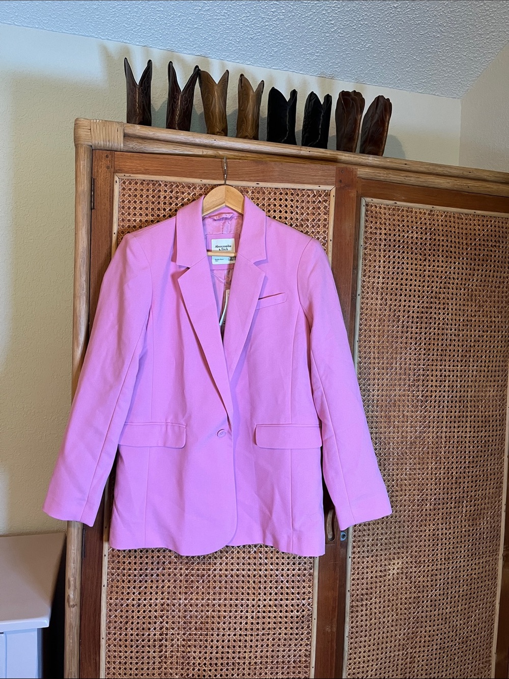 Women’s Abercrombie & Fitch Pink Tailored Blazer NWT Size Small